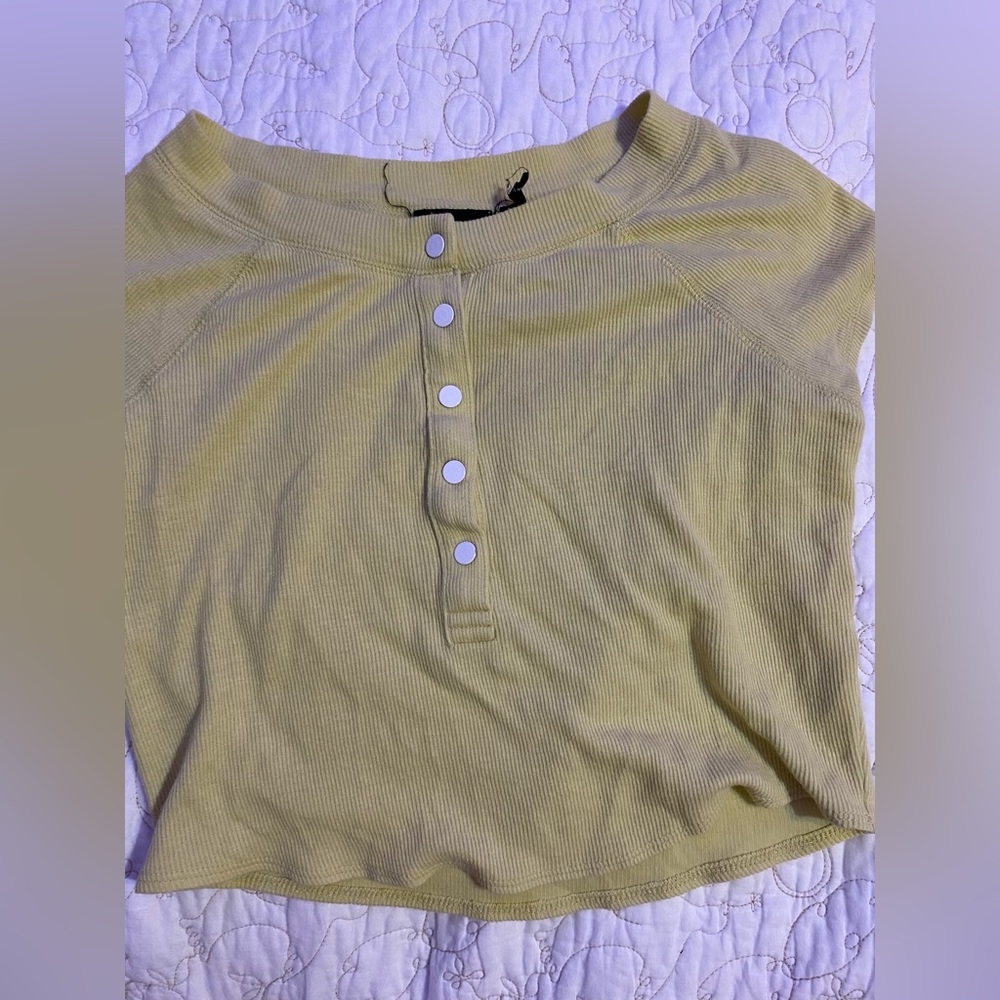 urban outfitters green button up crop top